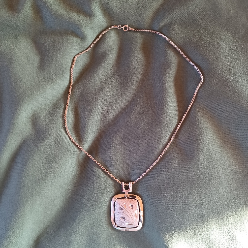 Silver Necklace With Embossed Leaves Pendant